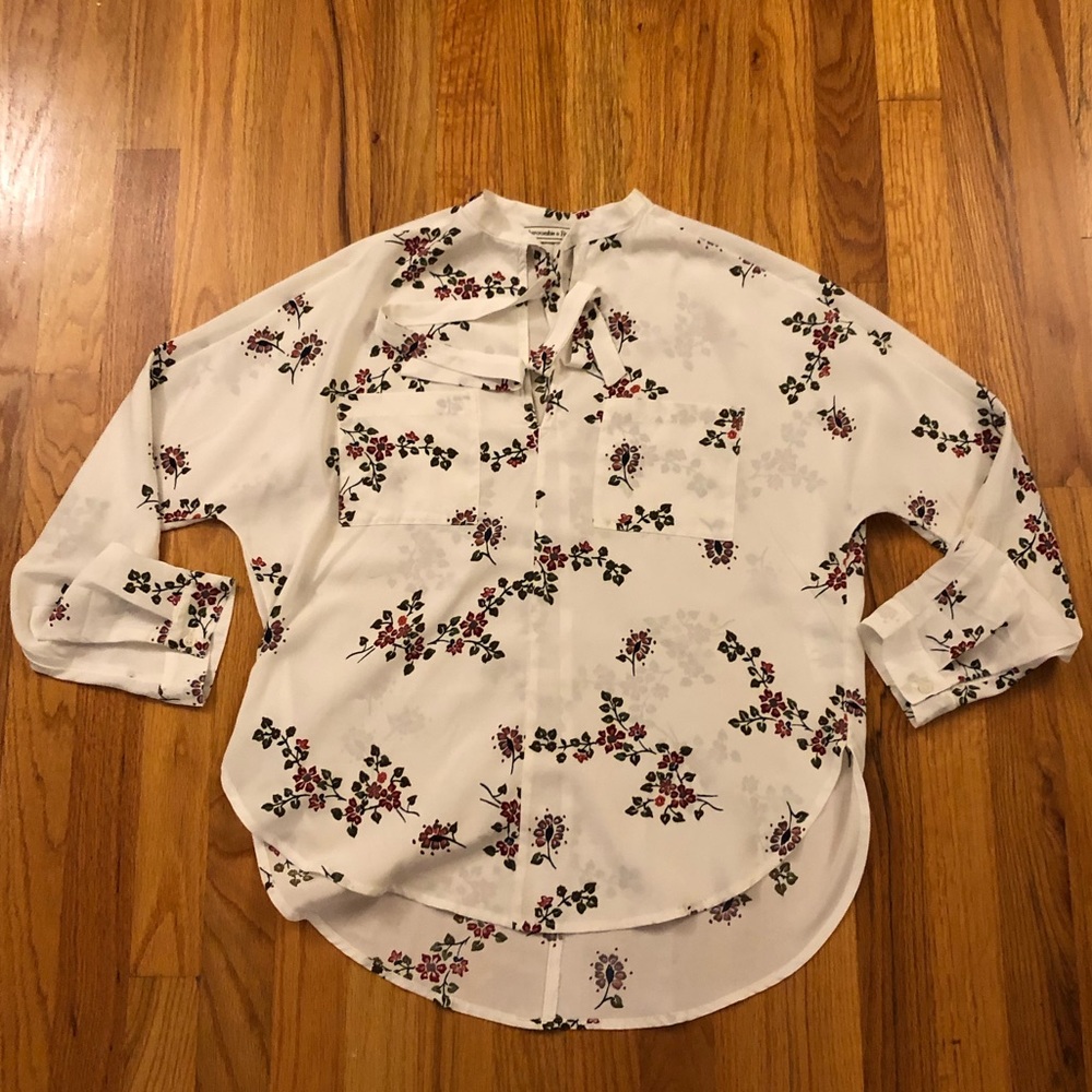 NWOT Abercrombie Silky Top